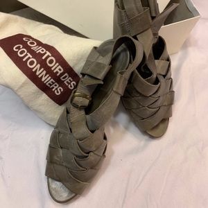 Comptoir des Cotonniers leather gray sandal/heels